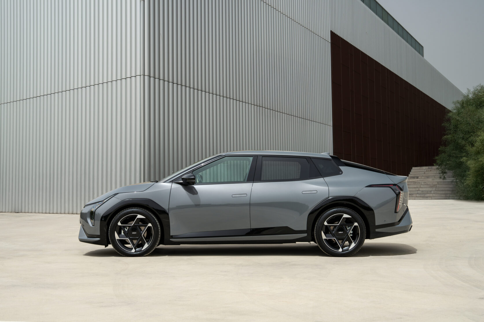 kia-ev4-fastback-gt-line-shale-gray-static-hires-002