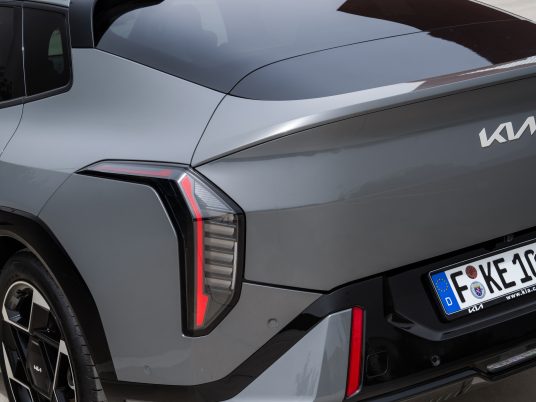 kia-ev4-fastback-gt-line-shale-gray-static-hires-006