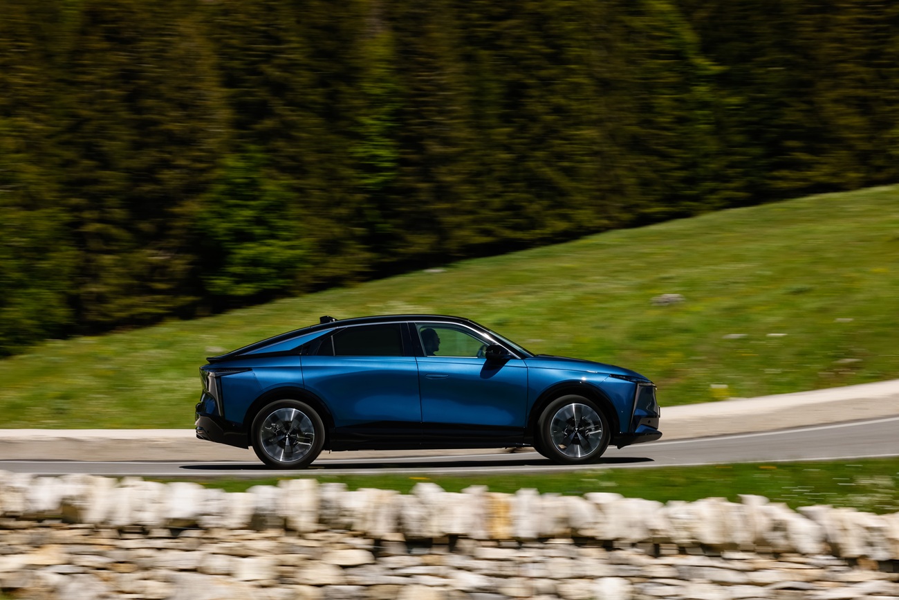 DS_N°8__95A4889@GJ_ld