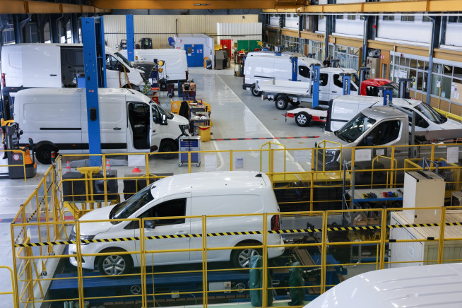 RENAULT_LCV_CENTRE_-8