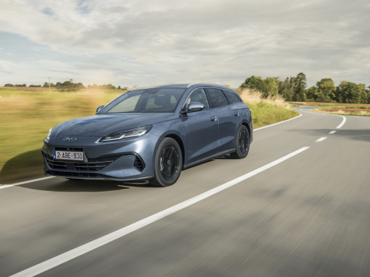 2025_BYD_SEAL6_Action_001