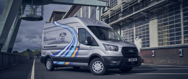 fcsd-ford-pro-service-2022-mobile-service-van-arrives-at-customer-business-office.f100db73.50985470