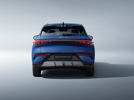 03、ATTO3_LHD_Exterior_Tail_download_JPG 4096px