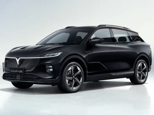 COURAGE exterior front 60 degree black-met rail