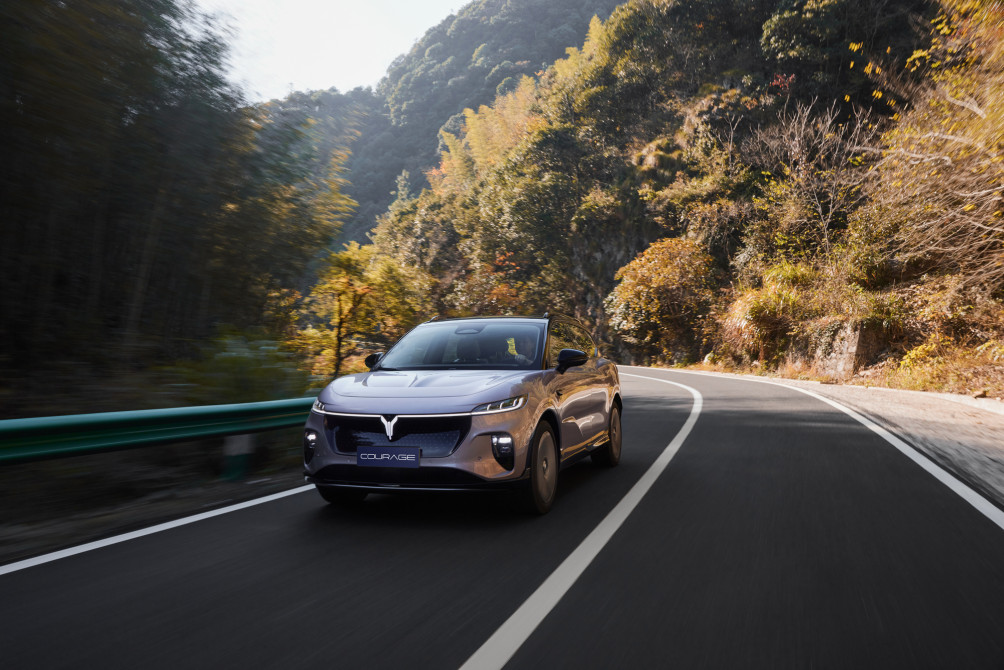 DH 7209(Global portraits, fonts and music unauthorized, please check before use