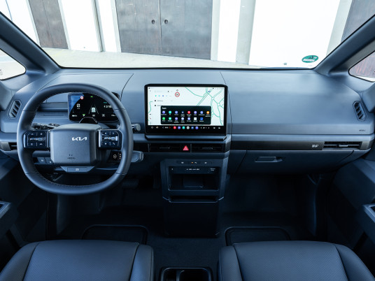 kia-pv5-cargo-clear-white-interior-digital-1920x1080-001