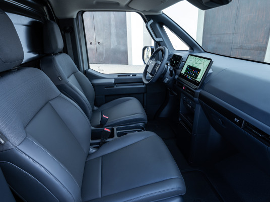 kia-pv5-cargo-clear-white-interior-digital-1920x1080-002