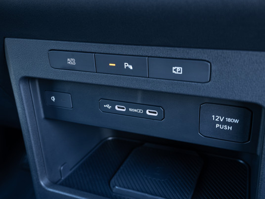 kia-pv5-cargo-clear-white-interior-digital-1920x1080-008