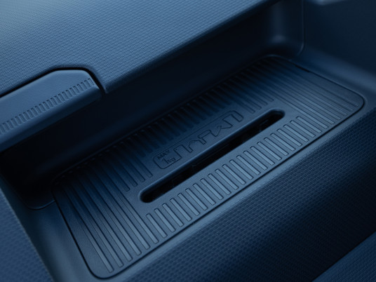 kia-pv5-cargo-clear-white-interior-digital-1920x1080-011