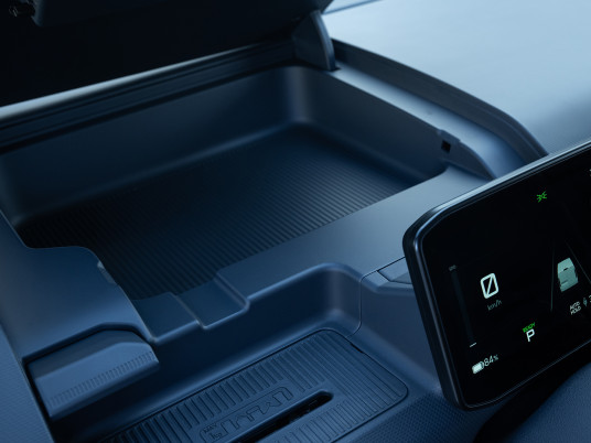 kia-pv5-cargo-clear-white-interior-digital-1920x1080-012