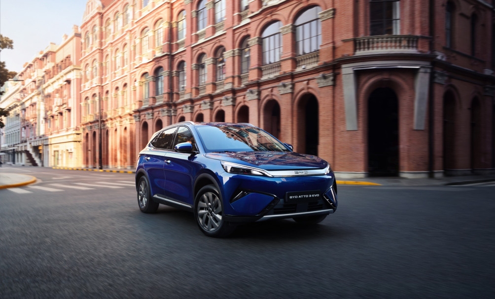 01、ATTO 3 EVO 2026_LHD_45 degrees_download_JPG_4096px_RGB