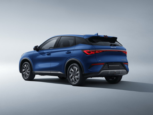 07、ATTO3_LHD_Exterior_Right Rear 45°_download_JPG 4096px