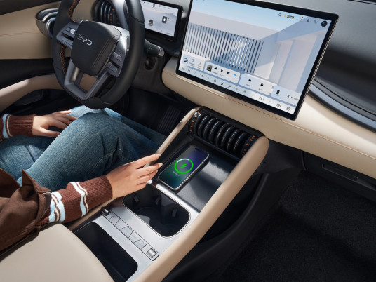 09、ATTO 3 EVO 2026_LHD_Mobile fast charging_download_JPG_4096px_RGB