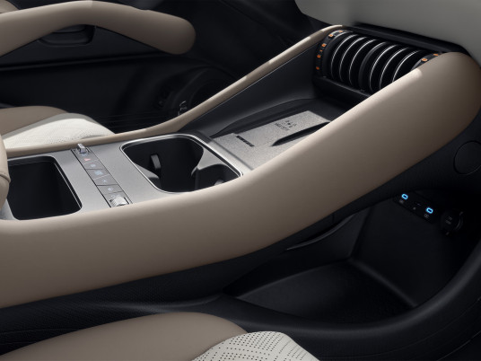 13、ATTO3_LHD_Interior_charging port_download_JPG 4096px