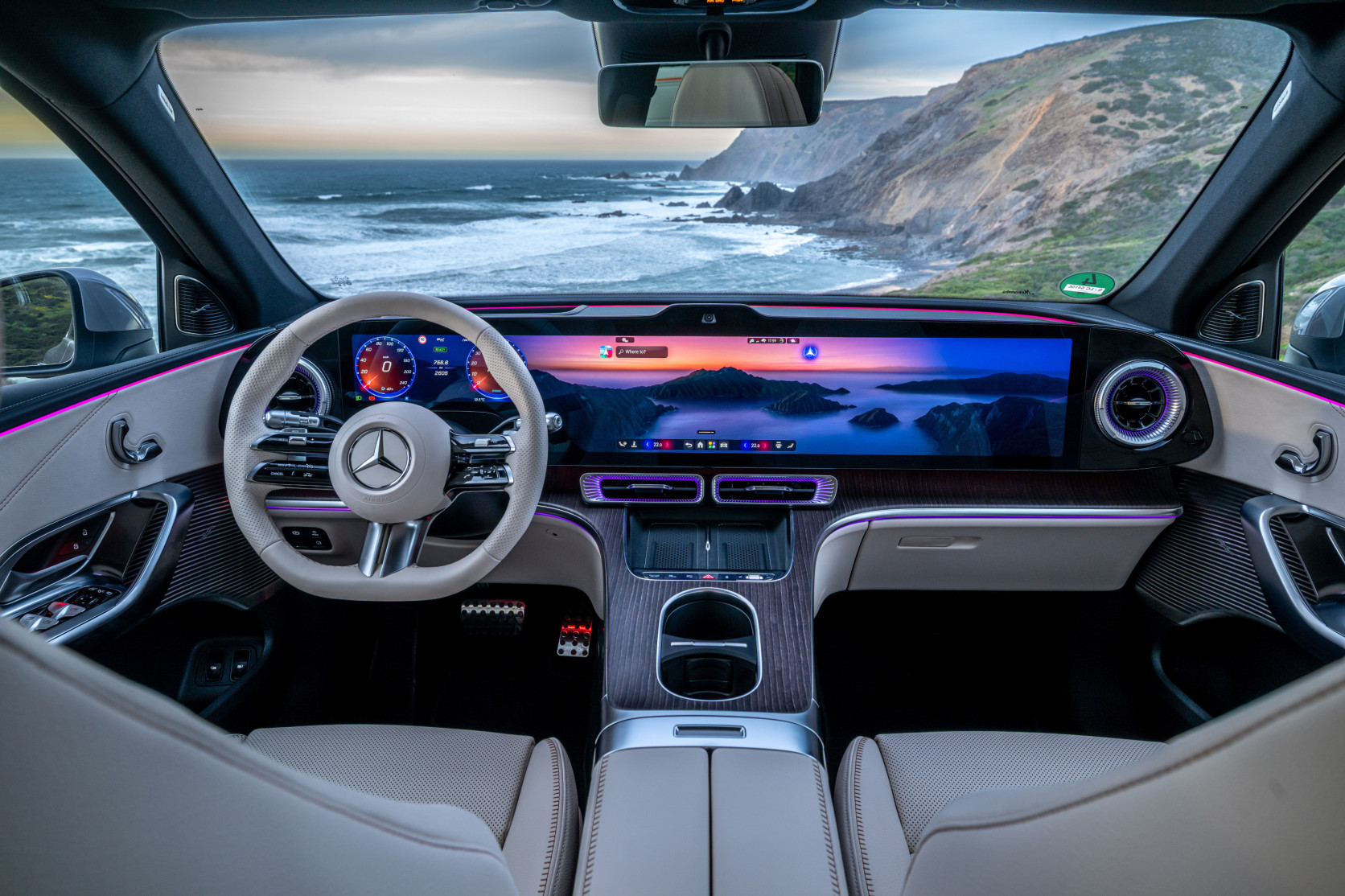 Test Drive elektrischer Mercedes-Benz GLC, Algarve, Portugal 2026. Exterieur: AMG Line, Metalliclack lavender silber Interieur: Leder ivory beige / schwarz Mercedes-Benz GLC 400 4MATIC mit EQ Technologie: Energieverbrauch kombiniert: 18,9‒14,9 kWh/100 km | CO₂-Emissionen kombiniert: 0 g/km | CO₂-Klasse: A // Test Drive electric Mercedes-Benz GLC, Algarve, Portugal 2026. Exterior: AMG Line, lavender silver metallic Interior: Leather ivory beige / black Mercedes-Benz GLC 400 4MATIC with EQ Technology: Combined energy consumption: 18.9–14.9 kWh/100 km | Combined CO₂ emissions: 0 g/km | CO₂ efficiency class: A