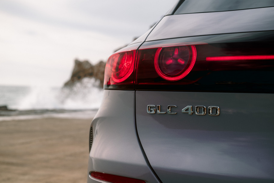 Test Drive elektrischer Mercedes-Benz GLC, Algarve, Portugal 2026. Exterieur: AMG Line, Metalliclack lavender silber Interieur: Leder ivory beige / schwarz Mercedes-Benz GLC 400 4MATIC mit EQ Technologie: Energieverbrauch kombiniert: 18,9‒14,9 kW