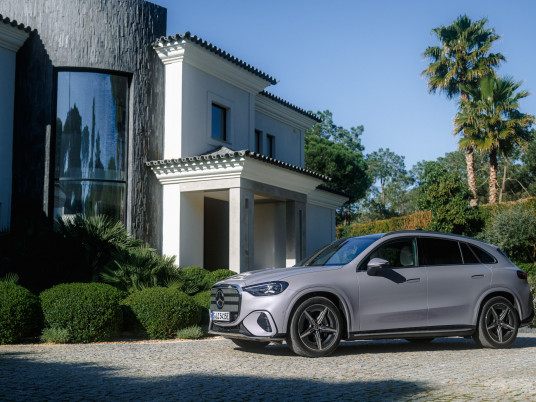 Test Drive elektrischer Mercedes-Benz GLC, Algarve, Portugal 2026. Exterieur: AMG Line, Metalliclack lavender silber Interieur: Leder ivory beige / schwarz Mercedes-Benz GLC 400 4MATIC mit EQ Technologie: Energieverbrauch kombiniert: 18,9‒14,9 kWh/100 km | CO₂-Emissionen kombiniert: 0 g/km | CO₂-Klasse: A // Test Drive electric Mercedes-Benz GLC, Algarve, Portugal 2026. Exterior: AMG Line, lavender silver metallic Interior: Leather ivory beige / black Mercedes-Benz GLC 400 4MATIC with EQ Technology: Combined energy consumption: 18.9–14.9 kWh/100 km | Combined CO₂ emissions: 0 g/km | CO₂ efficiency class: A
