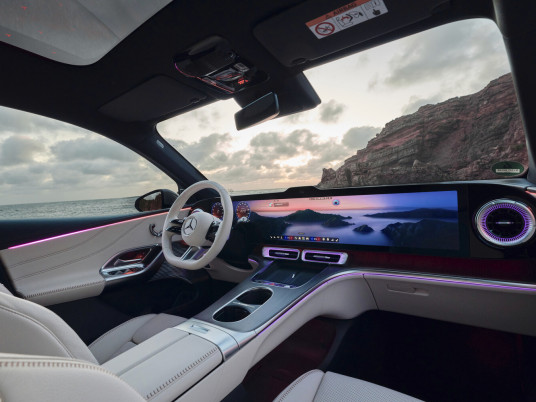 Test Drive elektrischer Mercedes-Benz GLC, Algarve, Portugal 2026. Exterieur: AMG Line, Metalliclack lavender silber Interieur: Leder ivory beige / schwarz Mercedes-Benz GLC 400 4MATIC mit EQ Technologie: Energieverbrauch kombiniert: 18,9‒14,9 kWh/100 km | CO₂-Emissionen kombiniert: 0 g/km | CO₂-Klasse: A // Test Drive electric Mercedes-Benz GLC, Algarve, Portugal 2026. Exterior: AMG Line, lavender silver metallic Interior: Leather ivory beige / black Mercedes-Benz GLC 400 4MATIC with EQ Technology: Combined energy consumption: 18.9–14.9 kWh/100 km | Combined CO₂ emissions: 0 g/km | CO₂ efficiency class: A