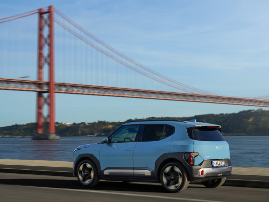 kia-ev2-base-line-frost-blue-dynamic-digital-1920x1080-003