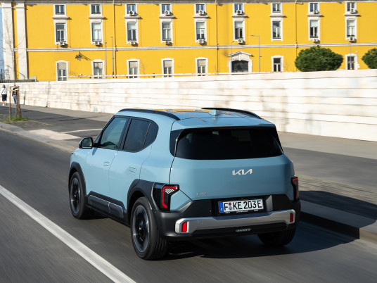 kia-ev2-base-line-frost-blue-dynamic-digital-1920x1080-007