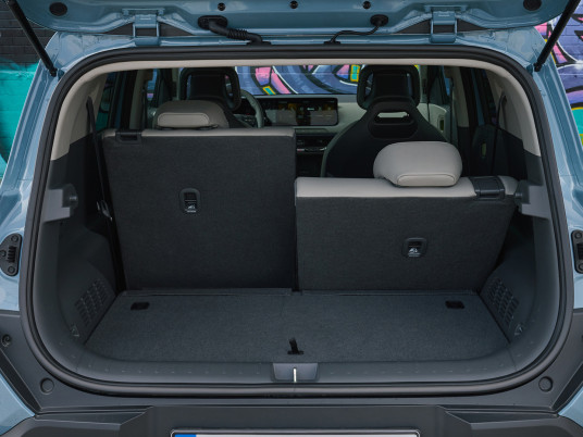 kia-ev2-base-line-frost-blue-interior-4-seater-digital-1920x1080-025