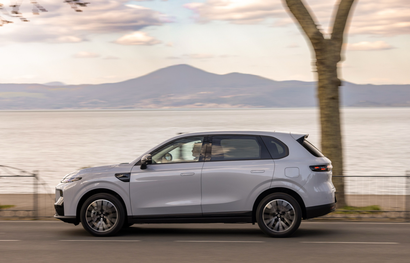 LeapmotorB10_HYBRID-2