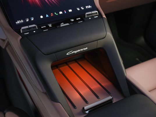 Porsche Cayenne Electric 8_327646_1920x1280