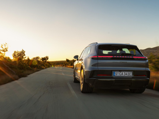 Porsche Cayenne Electric link2fleet 2_327512_1920x1281