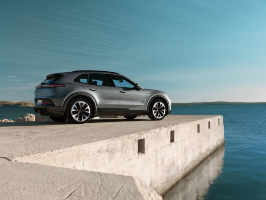 Porsche Cayenne Electric link2fleet 5 327510_1920x1281