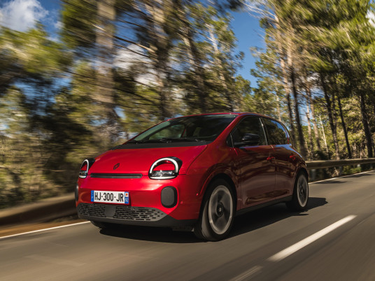 RenaultTwingoE-TechElectric_AbsolutRed_Action©ThomasCortesi-12