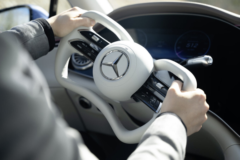 Steer-by-Wire wird Realität bei Mercedes-Benz:  völlig neuartiges Lenkgefühl kombiniert mit maximaler SicherheitSteer-by-wire becomes reality at Mercedes-Benz: a completely new steering experience combined with maximum safety