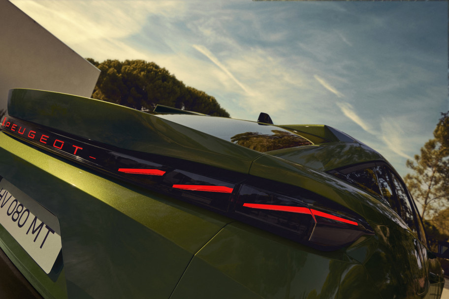 PEUGEOT_E408_2601GG_303_FR