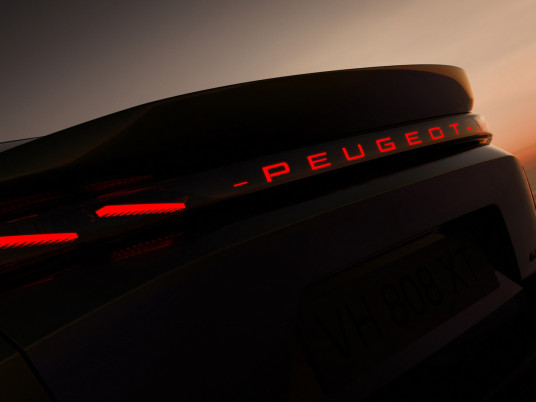 PEUGEOT_E408_2601STYP_300_FR