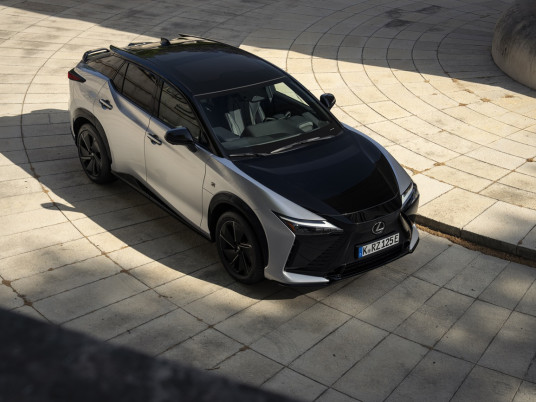 2025 RZ 550e F SPORT Sonic Platinum 011 Static_ld
