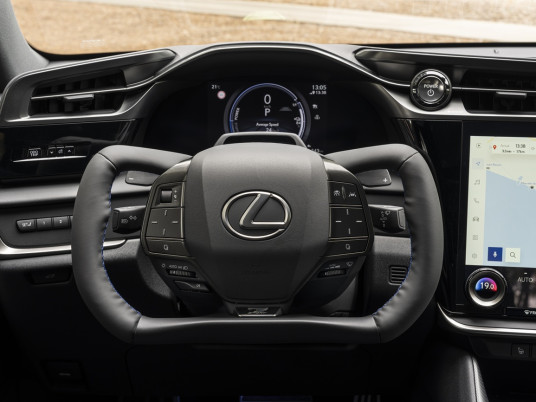 2025 RZ 550e F SPORT Sonic Platinum 062 Detail_ld