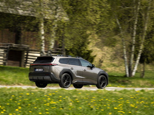 2026_Toyota bZ4X Touring_AWD_Brilliant Bronze Metallic_dynamic_017