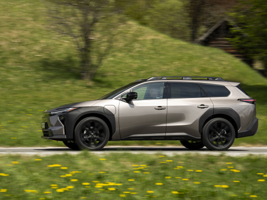 2026_Toyota bZ4X Touring_AWD_Brilliant Bronze Metallic_dynamic_020
