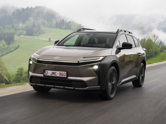 2026_Toyota bZ4X Touring_AWD_Brilliant Bronze Metallic_dynamic_041