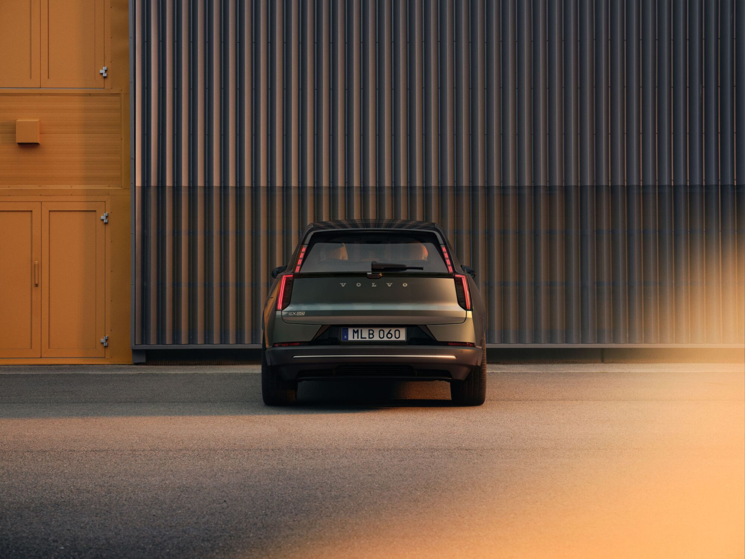JPG Full-TIM_1159_EX60_STRAIGHT_REAR