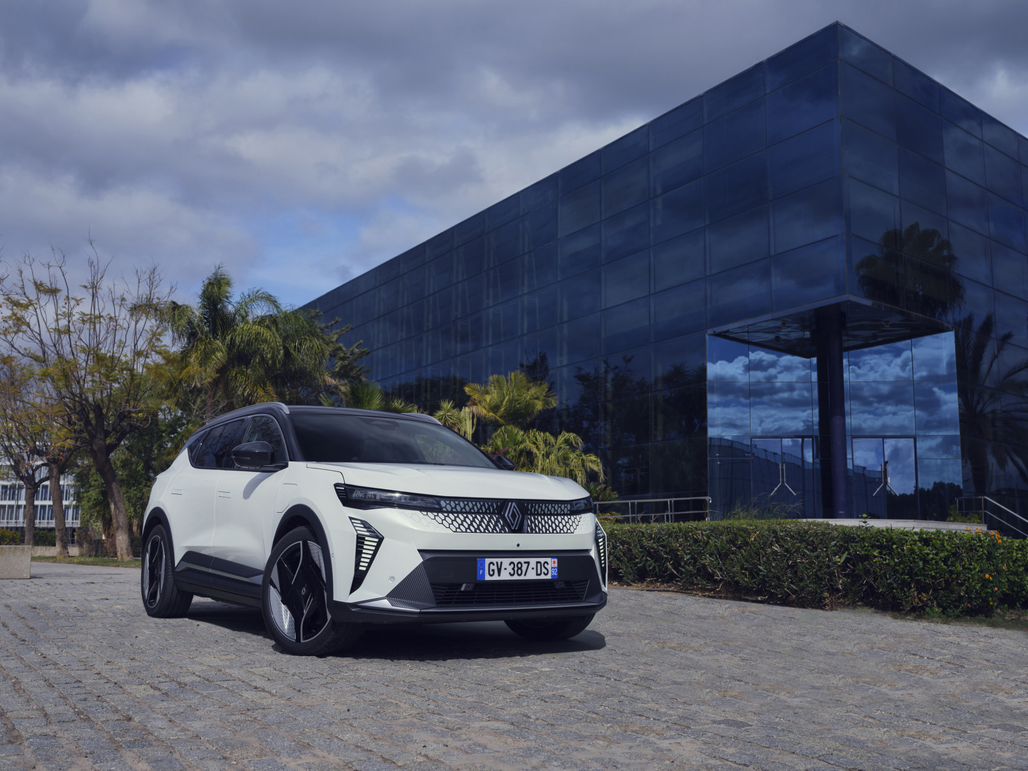 Renault_Scenic_E-Tech_electric