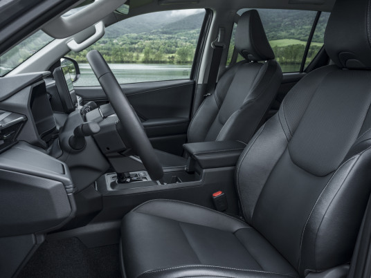 2026_Hilux BEV_High Grade_Ash Grey_Detail_011