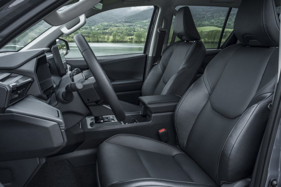 2026_Hilux BEV_High Grade_Ash Grey_Detail_011