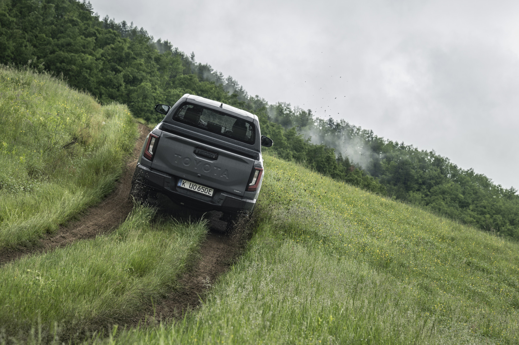 2026_Hilux BEV_High Grade_Ash Grey_Dynamic_013