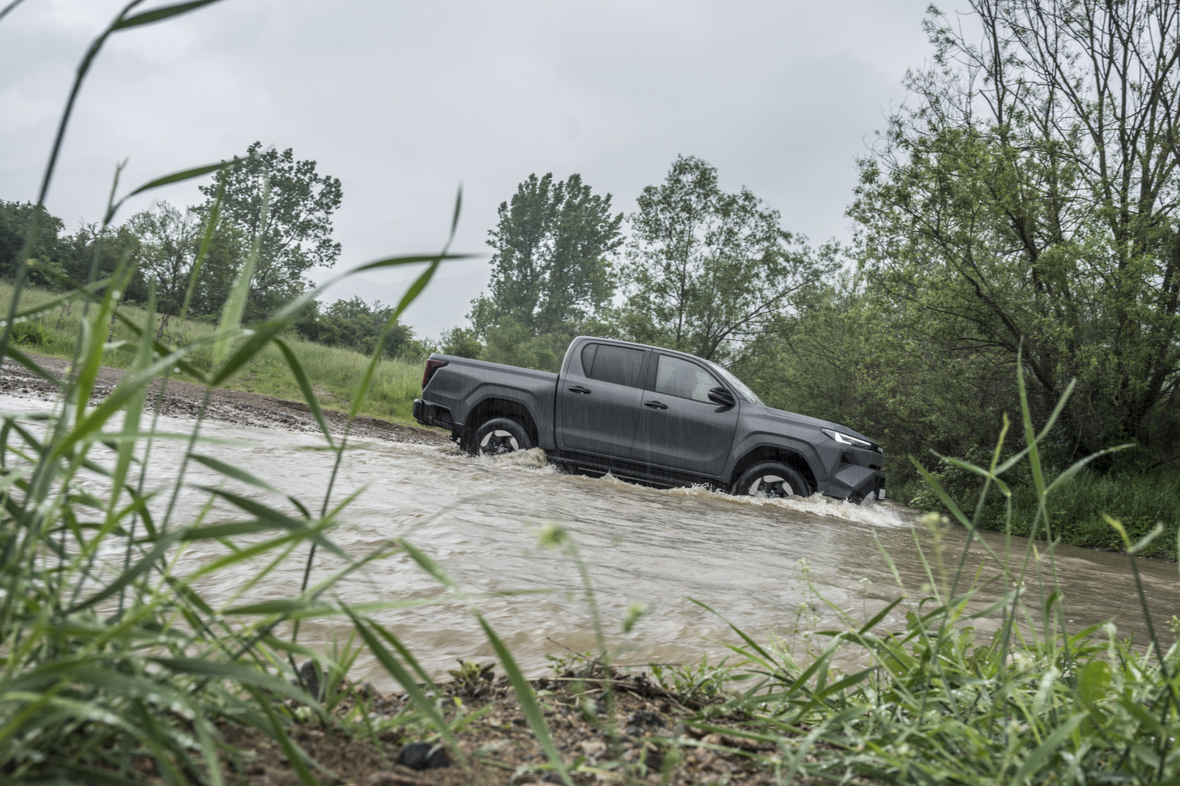 2026_Hilux BEV_High Grade_Ash Grey_Dynamic_019