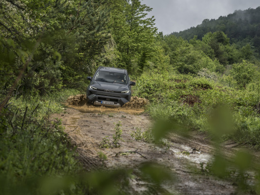 2026_Hilux BEV_High Grade_Ash Grey_Dynamic_021