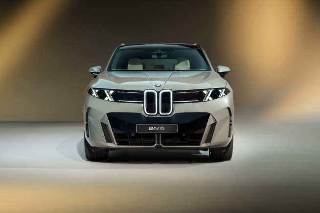 P90646041_lowRes_bmw-ix5-60-xdrive-06