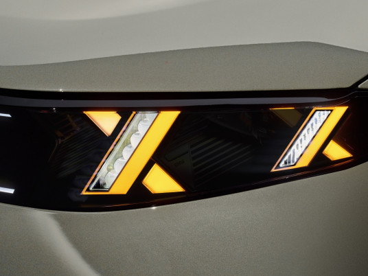 P90646045_lowRes_bmw-ix5-60-xdrive-06