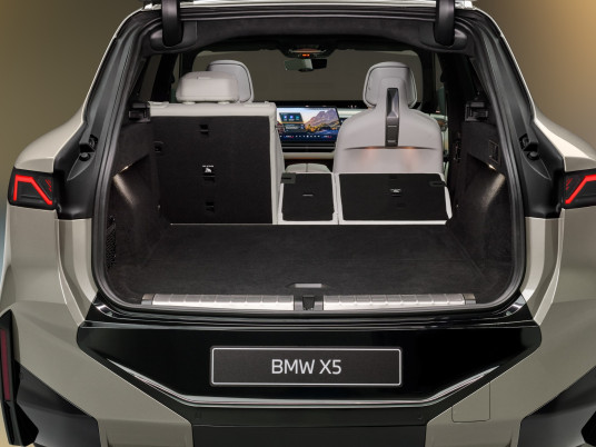 P90646051_lowRes_bmw-ix5-60-xdrive-06