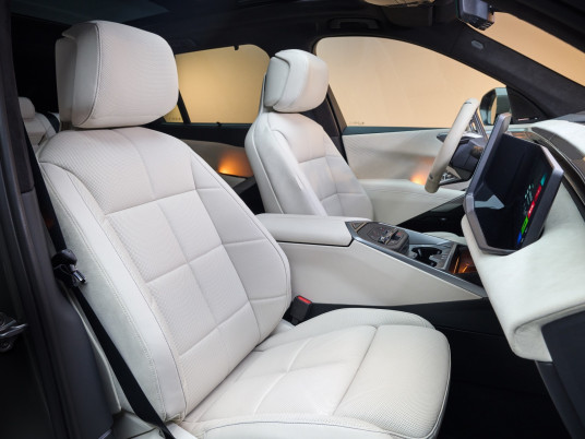 P90646068_lowRes_bmw-ix5-60-xdrive-06