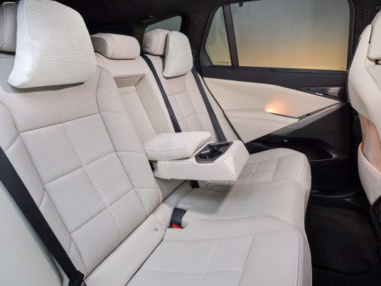 P90646070_lowRes_bmw-ix5-60-xdrive-06